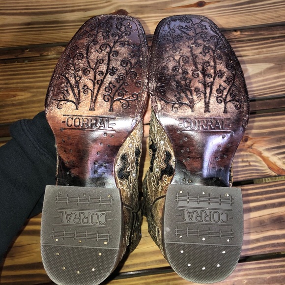 Corral Boots - Picture 3 of 6